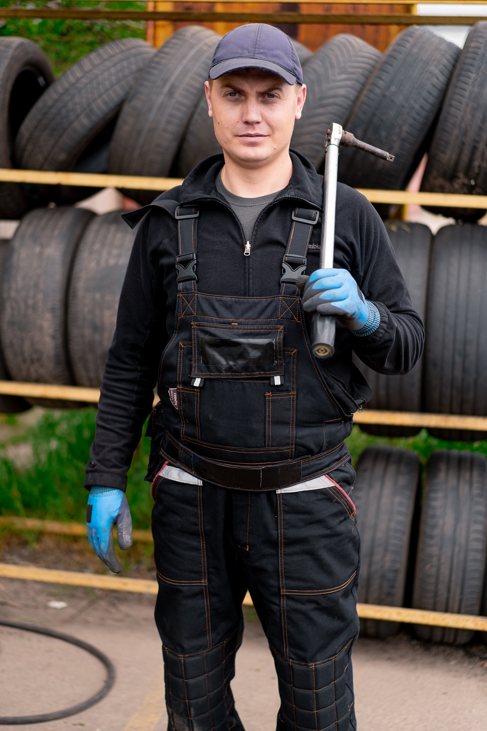 portrait of a serious man drone technician showing th x8lkzzp.jpg