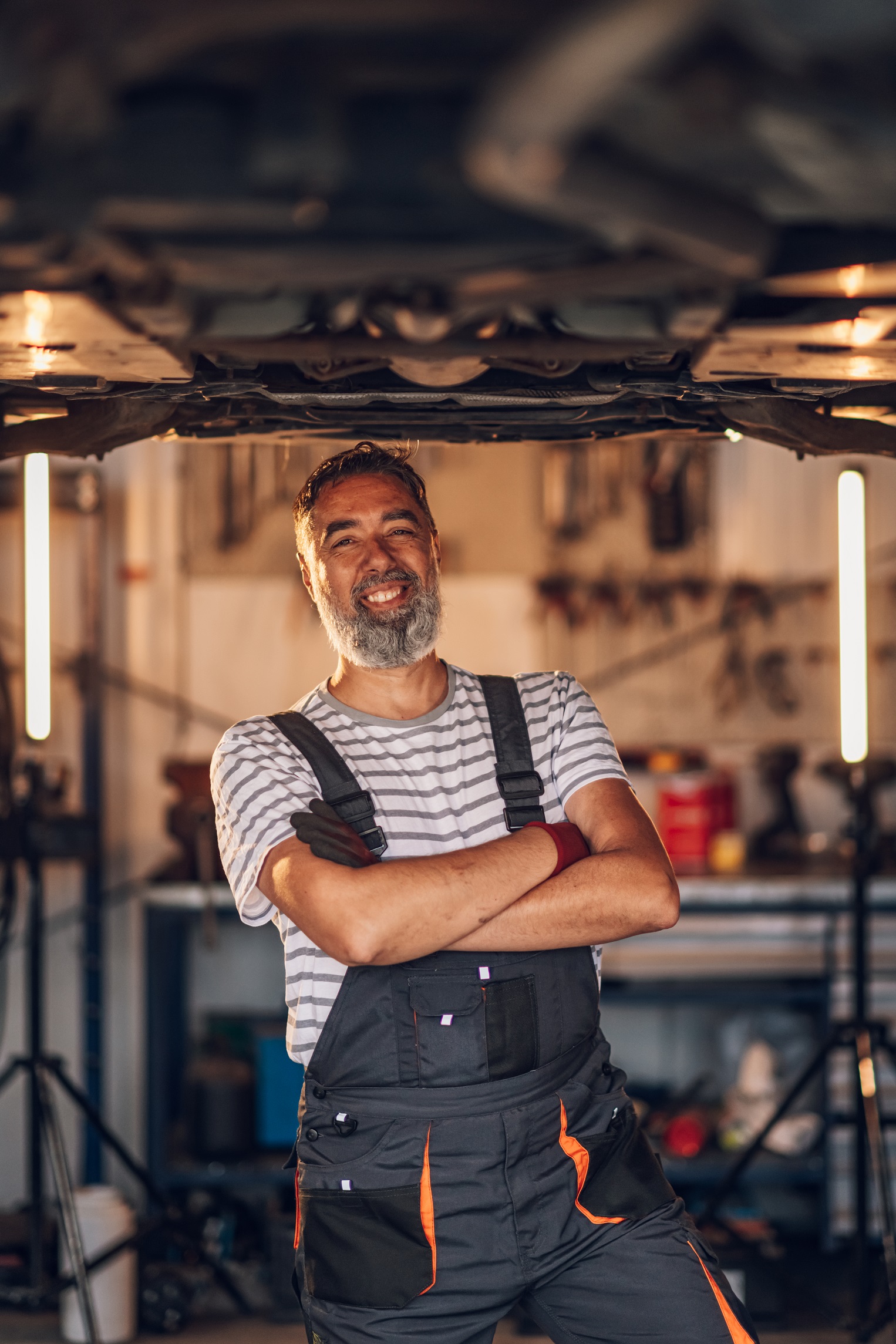 portrait of confident repairman at drone technician s xz5uzp9.jpg